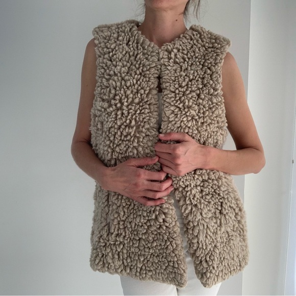 GAP Jackets & Blazers - Gap tan Sherpa faux sheepskin teddy vest, size L